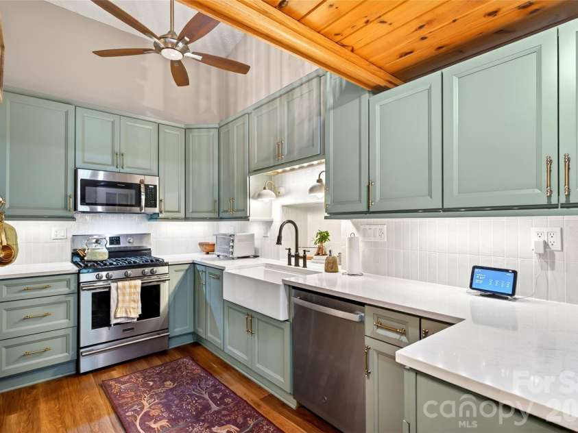 3068 226 Highway, Bakersville, NC 28705.  MLS# CAR4380158, YatesRealty ID 20370. 