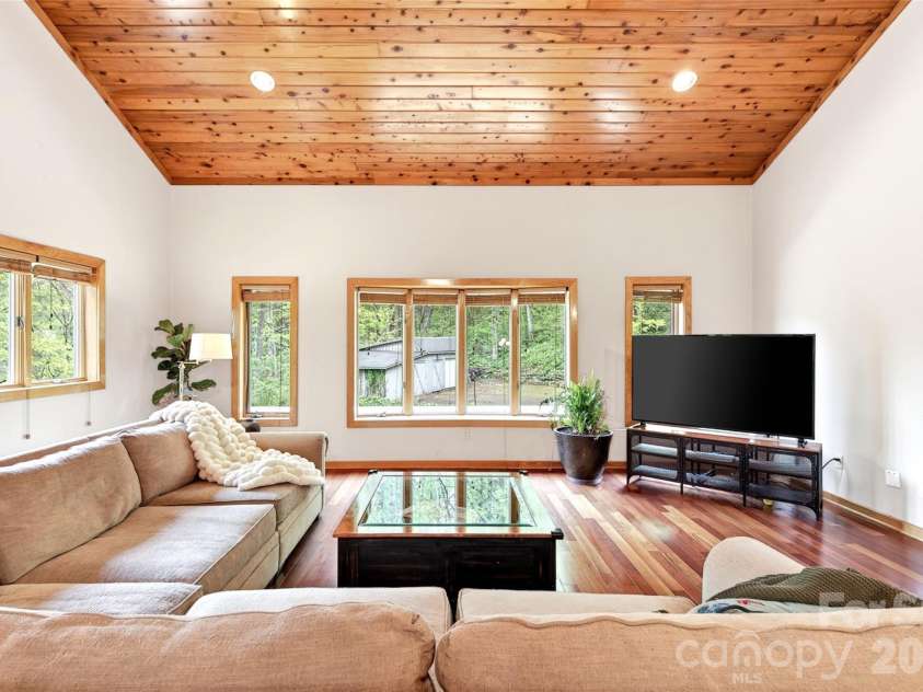 3068 226 Highway, Bakersville, NC 28705.  MLS# CAR4380158, YatesRealty ID 20370. 