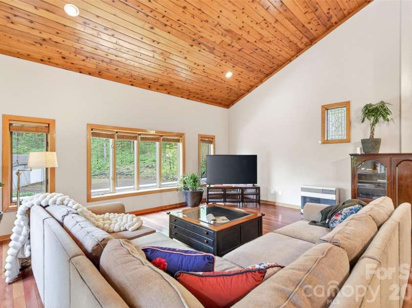 3068 226 Highway, Bakersville, NC 28705.  MLS# CAR4380158, YatesRealty ID 20370. 