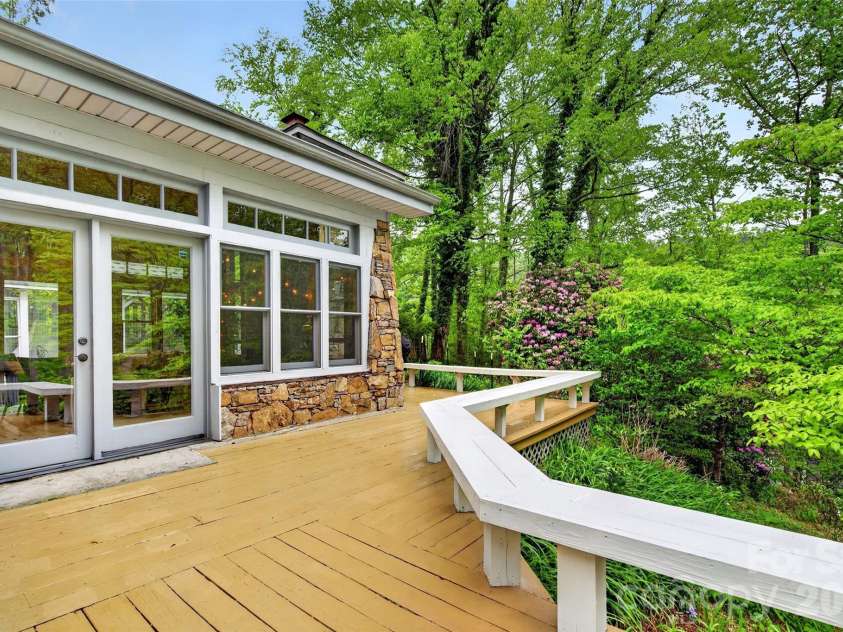 3068 226 Highway, Bakersville, NC 28705.  MLS# CAR4380158, YatesRealty ID 20370. 