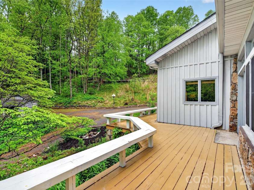 3068 226 Highway, Bakersville, NC 28705.  MLS# CAR4380158, YatesRealty ID 20370. 