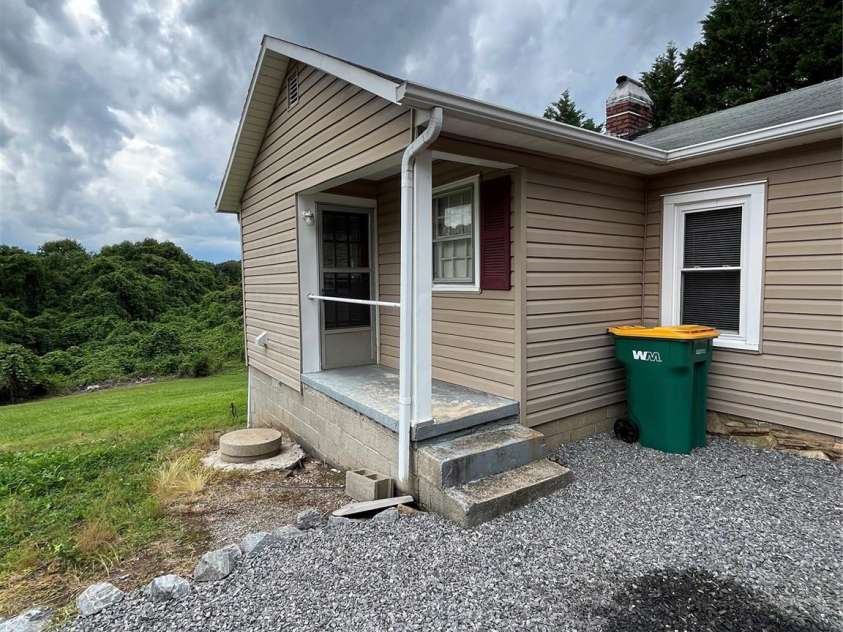 628 Main Street, Jonesville, NC 29353.  MLS# CAR4272479, YatesRealty ID 20370. 