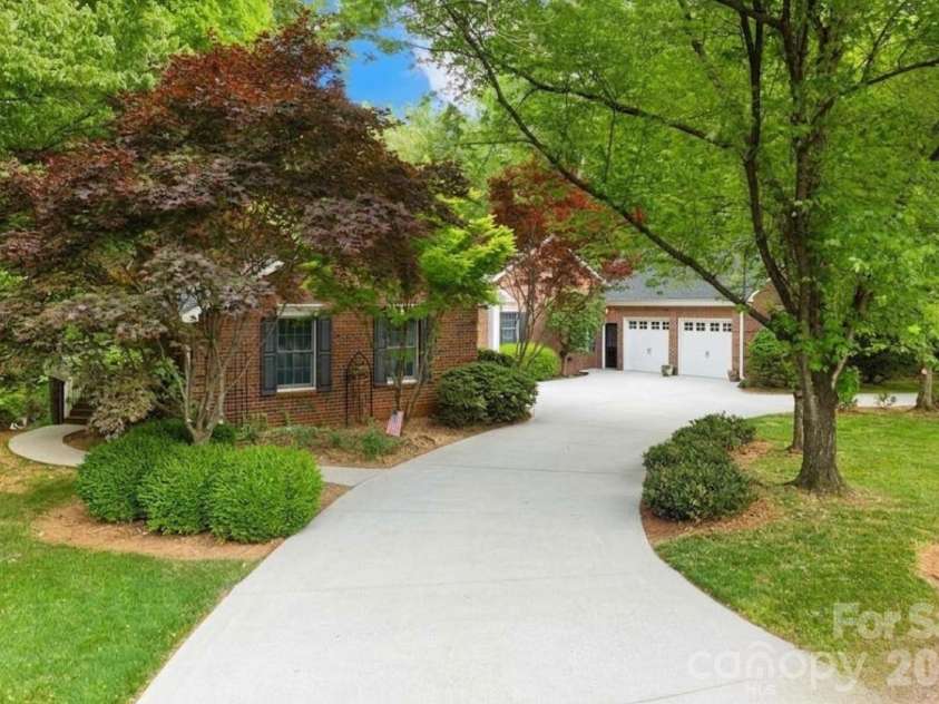 625 Saint Andrews Road, Statesville, NC 28625.  MLS# CAR4414767, YatesRealty ID 20373. 