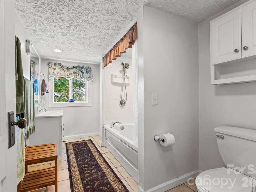 5780 NC 16 Business Highway, Maiden, NC 28650.  MLS# CAR4370464, YatesRealty ID 20374. Bathroom