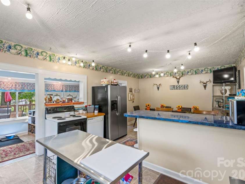 5780 NC 16 Business Highway, Maiden, NC 28650.  MLS# CAR4370464, YatesRealty ID 20374. Kitchen