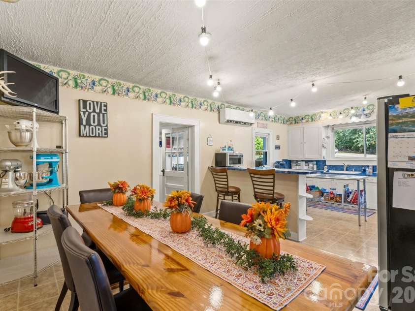 5780 NC 16 Business Highway, Maiden, NC 28650.  MLS# CAR4370464, YatesRealty ID 20374. Kitchen at entry