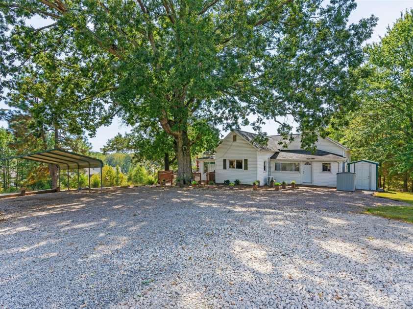 5780 NC 16 Business Highway, Maiden, NC 28650.  MLS# CAR4370464, YatesRealty ID 20374. Plentiful parking