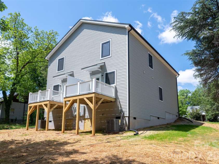 1036 12th Street, Hickory, NC 28601.  MLS# CAR4380262, YatesRealty ID 20375. 