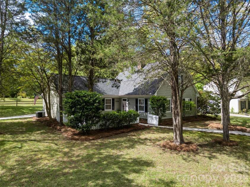 7456 Crowflock Court, Charlotte, NC 28226.  MLS# CAR4365076, YatesRealty ID 20376. 