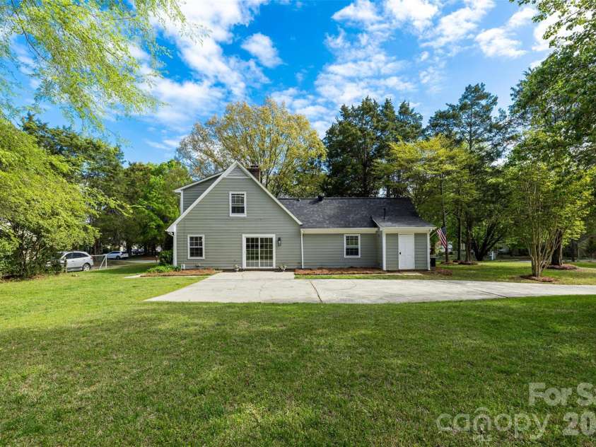 7456 Crowflock Court, Charlotte, NC 28226.  MLS# CAR4365076, YatesRealty ID 20376. 