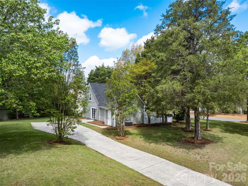 7456 Crowflock Court, Charlotte, NC 28226.  MLS# CAR4365076, YatesRealty ID 20376. 