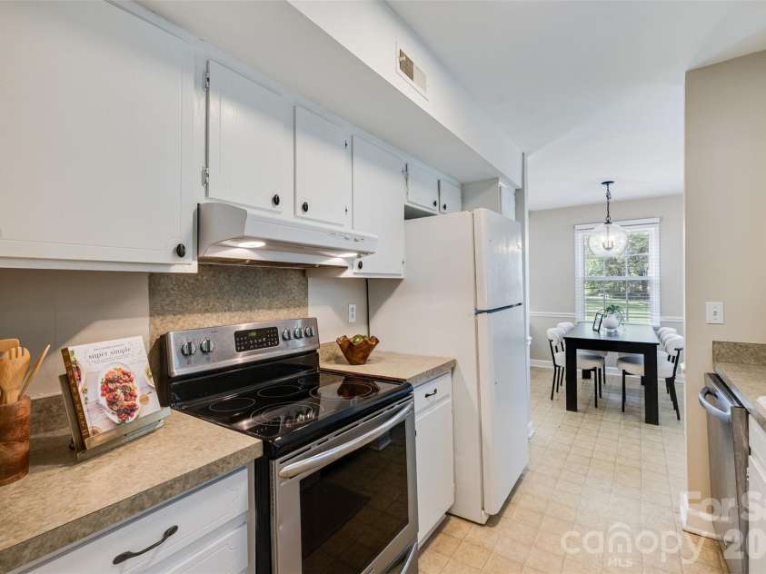 7456 Crowflock Court, Charlotte, NC 28226.  MLS# CAR4365076, YatesRealty ID 20376. 