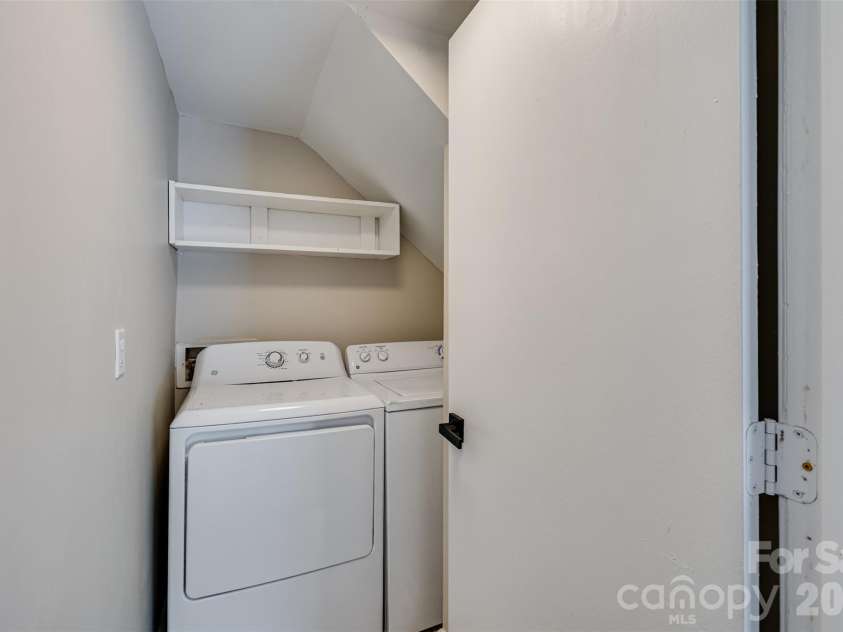 7456 Crowflock Court, Charlotte, NC 28226.  MLS# CAR4365076, YatesRealty ID 20376. 