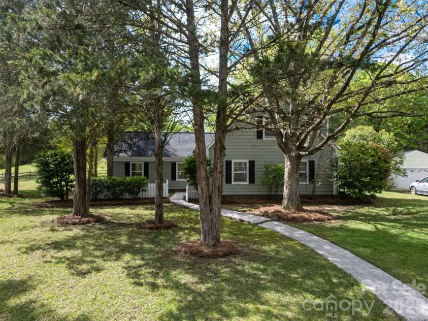 7456 Crowflock Court, Charlotte, NC 28226.  MLS# CAR4365076, YatesRealty ID 20376. 