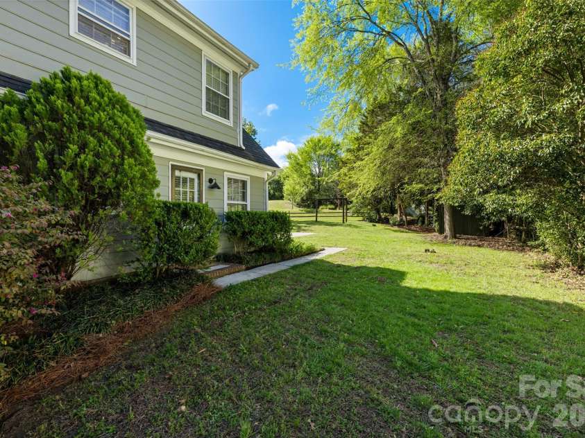 7456 Crowflock Court, Charlotte, NC 28226.  MLS# CAR4365076, YatesRealty ID 20376. 