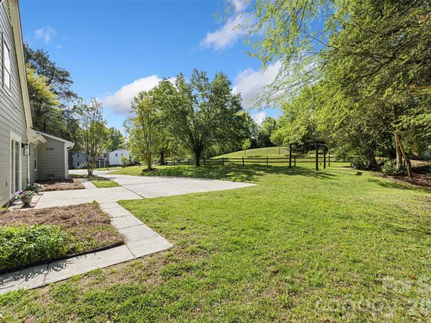 7456 Crowflock Court, Charlotte, NC 28226.  MLS# CAR4365076, YatesRealty ID 20376. 
