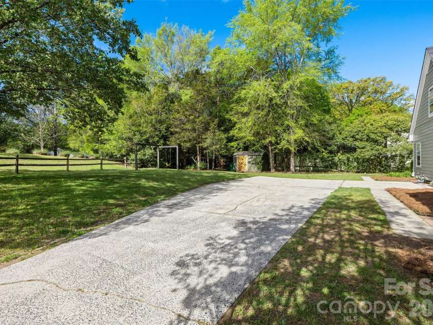 7456 Crowflock Court, Charlotte, NC 28226.  MLS# CAR4365076, YatesRealty ID 20376. 