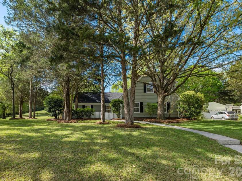 7456 Crowflock Court, Charlotte, NC 28226.  MLS# CAR4365076, YatesRealty ID 20376. 