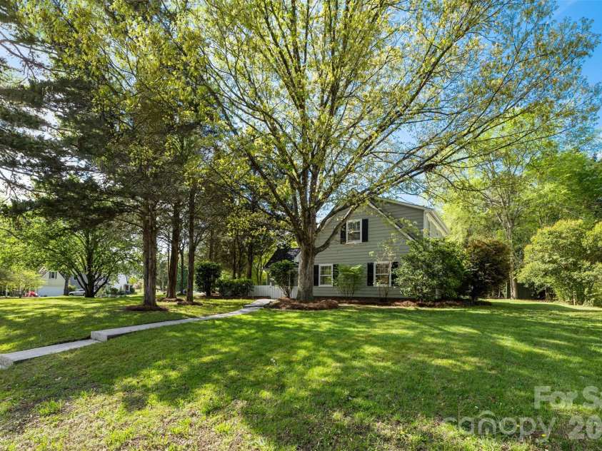 7456 Crowflock Court, Charlotte, NC 28226.  MLS# CAR4365076, YatesRealty ID 20376. 