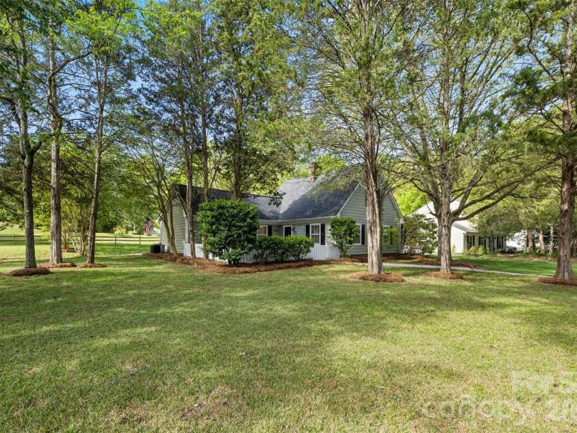 7456 Crowflock Court, Charlotte, NC 28226.  MLS# CAR4365076, YatesRealty ID 20376. 