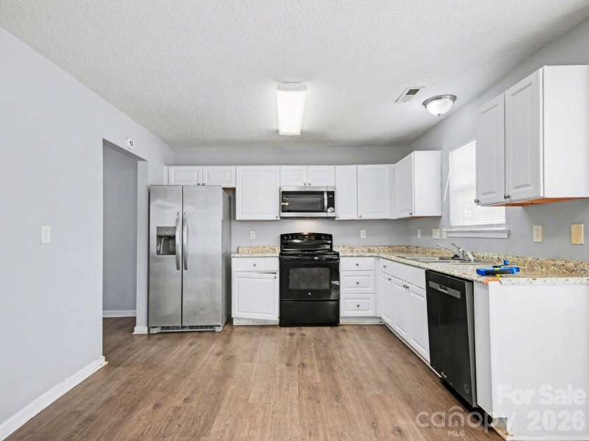 7410 Sarnia Place, Charlotte, NC 28269.  MLS# CAR4363664, YatesRealty ID 20377. 