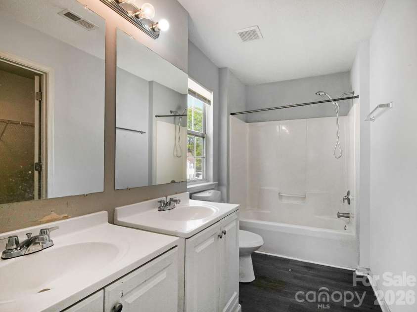 7410 Sarnia Place, Charlotte, NC 28269.  MLS# CAR4363664, YatesRealty ID 20377. 