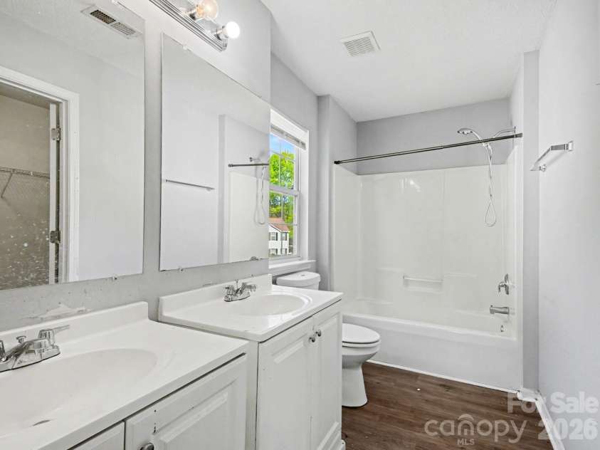7410 Sarnia Place, Charlotte, NC 28269.  MLS# CAR4363664, YatesRealty ID 20377. 