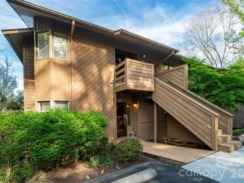 305 Piney Mountain Drive, Asheville, NC 28805.  MLS# CAR4351892, YatesRealty ID 20378. Lower level living - J1