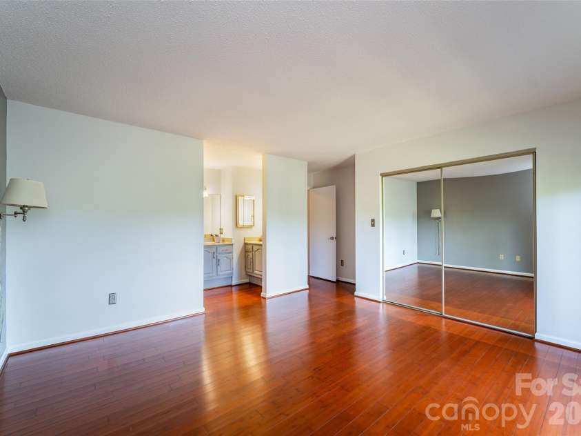 305 Piney Mountain Drive, Asheville, NC 28805.  MLS# CAR4351892, YatesRealty ID 20378. Primary Bedroom w/En-Suite Bathroom