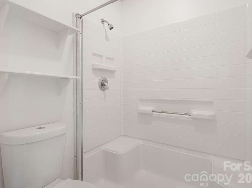 305 Piney Mountain Drive, Asheville, NC 28805.  MLS# CAR4380545, YatesRealty ID 20378. Bathroom 2