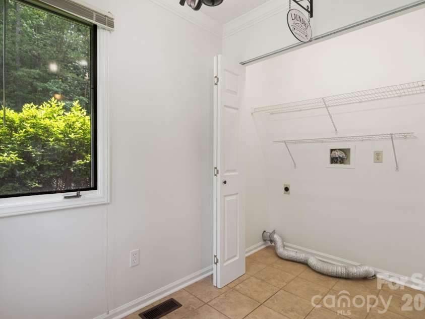 305 Piney Mountain Drive, Asheville, NC 28805.  MLS# CAR4380545, YatesRealty ID 20378. Closet