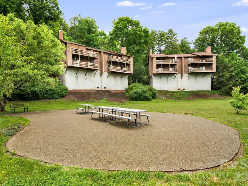 305 Piney Mountain Drive, Asheville, NC 28805.  MLS# CAR4380545, YatesRealty ID 20378. Common area