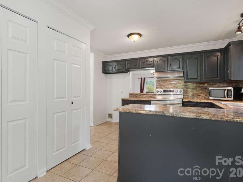 305 Piney Mountain Drive, Asheville, NC 28805.  MLS# CAR4380545, YatesRealty ID 20378. Kitchen