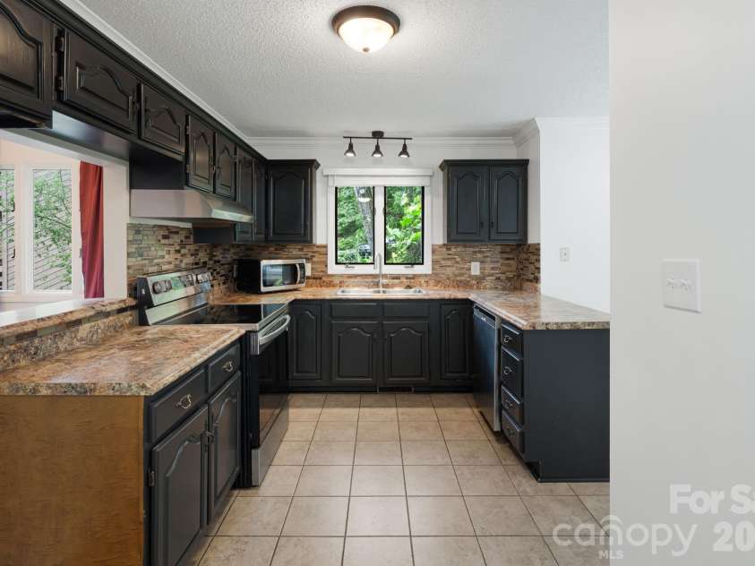 305 Piney Mountain Drive, Asheville, NC 28805.  MLS# CAR4380545, YatesRealty ID 20378. Kitchen