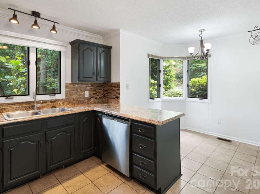 305 Piney Mountain Drive, Asheville, NC 28805.  MLS# CAR4380545, YatesRealty ID 20378. Kitchen