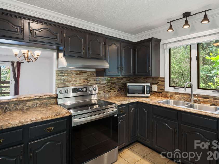 305 Piney Mountain Drive, Asheville, NC 28805.  MLS# CAR4380545, YatesRealty ID 20378. Kitchen