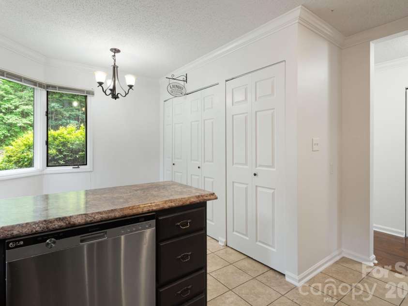 305 Piney Mountain Drive, Asheville, NC 28805.  MLS# CAR4380545, YatesRealty ID 20378. Kitchen