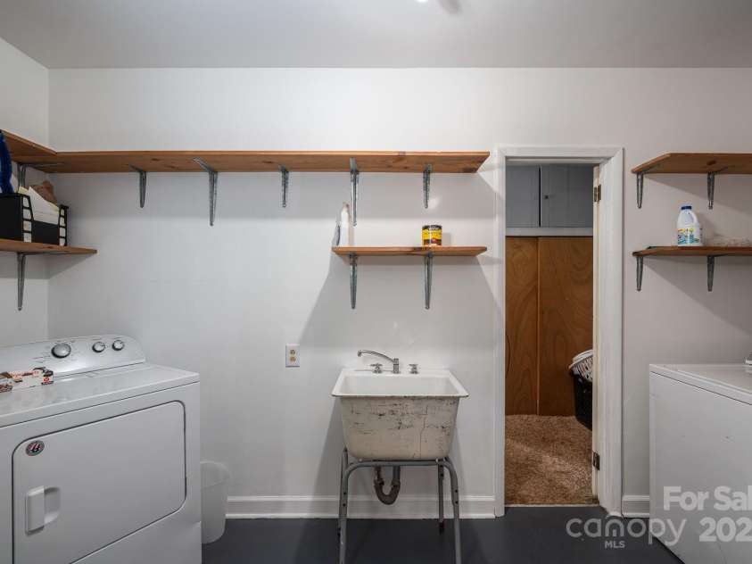 3120 7th Street Drive, Hickory, NC 28601.  MLS# CAR4263637, YatesRealty ID 20378. Laundry