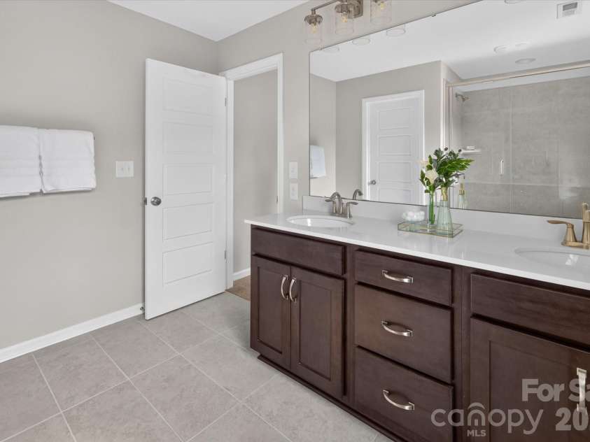 2262 Trundle Drive, Gastonia, NC 28054.  MLS# CAR4351655, YatesRealty ID 20380. Premier Bath