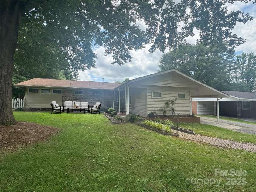 1107 Crestfield Drive, Lancaster, SC 29720.  MLS# CAR4272180, YatesRealty ID 20381. 