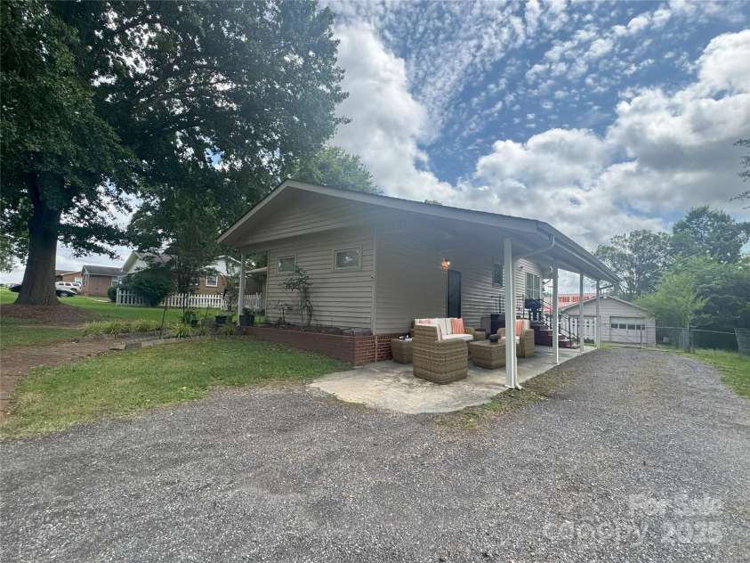 1107 Crestfield Drive, Lancaster, SC 29720.  MLS# CAR4272180, YatesRealty ID 20381. 