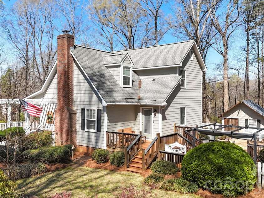 8003 Pine Oak Road, Waxhaw, NC 28173.  MLS# CAR4359335, YatesRealty ID 20383. 