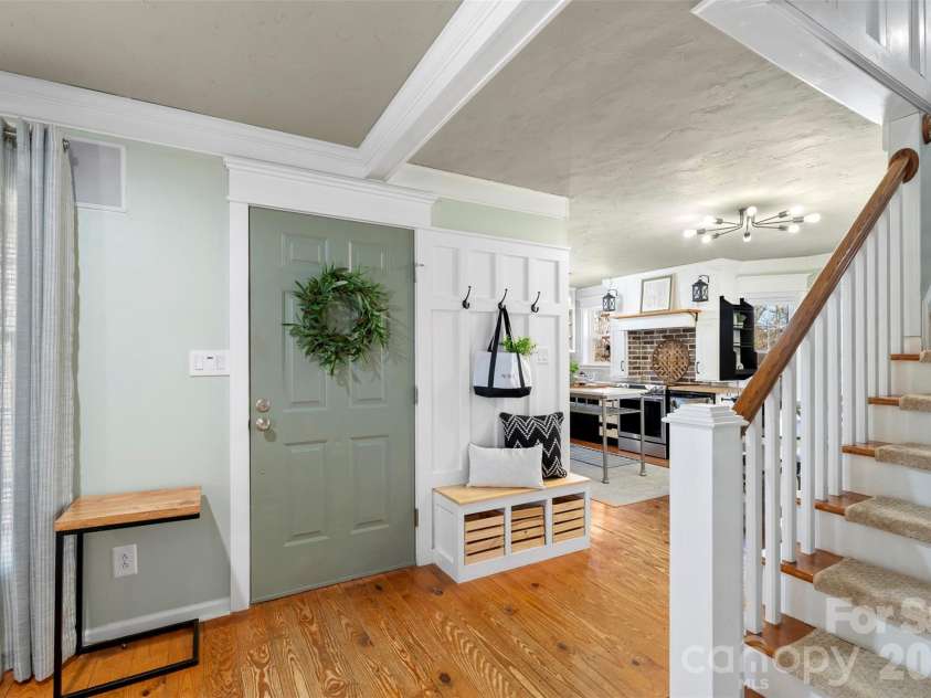 8003 Pine Oak Road, Waxhaw, NC 28173.  MLS# CAR4359335, YatesRealty ID 20383. 