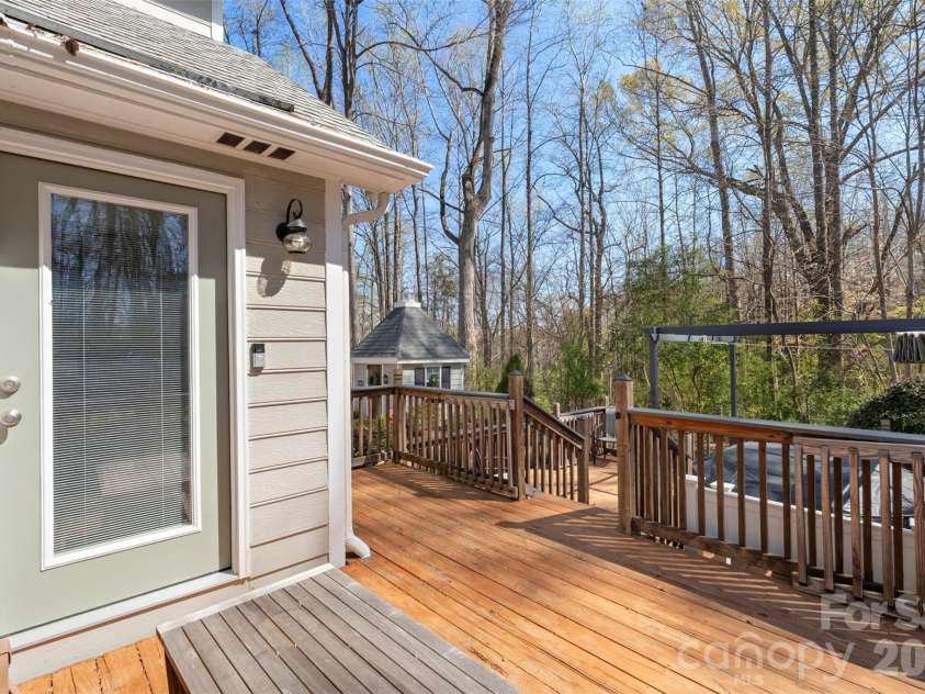 8003 Pine Oak Road, Waxhaw, NC 28173.  MLS# CAR4359335, YatesRealty ID 20383. 