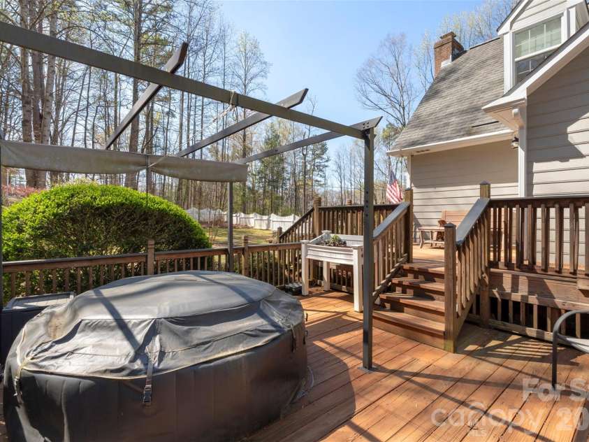 8003 Pine Oak Road, Waxhaw, NC 28173.  MLS# CAR4359335, YatesRealty ID 20383. 