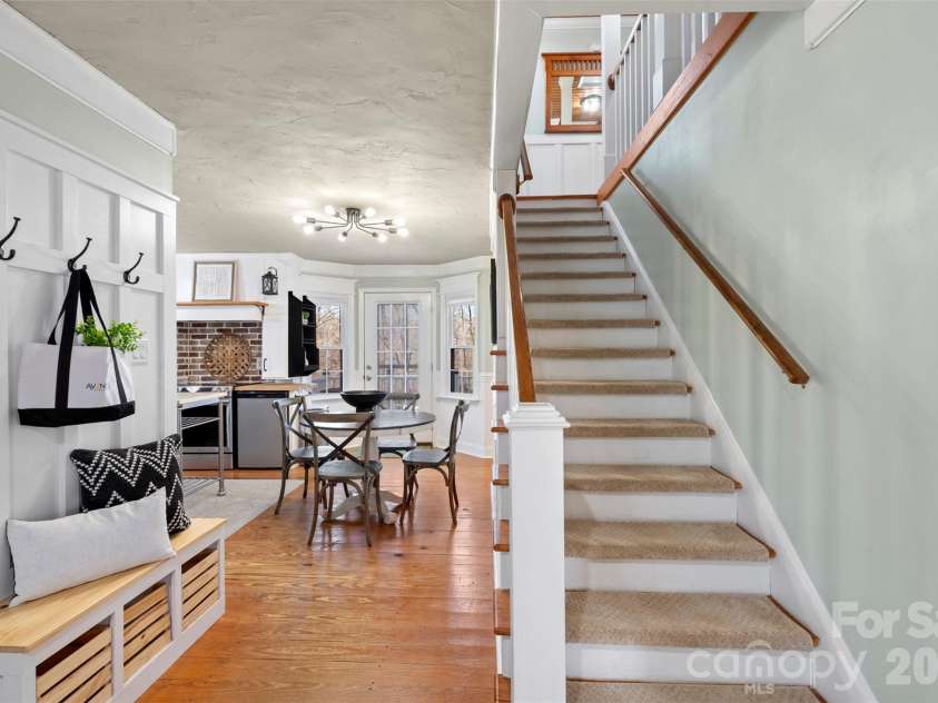8003 Pine Oak Road, Waxhaw, NC 28173.  MLS# CAR4359335, YatesRealty ID 20383. 