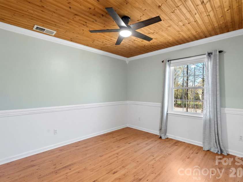 8003 Pine Oak Road, Waxhaw, NC 28173.  MLS# CAR4359335, YatesRealty ID 20383. 