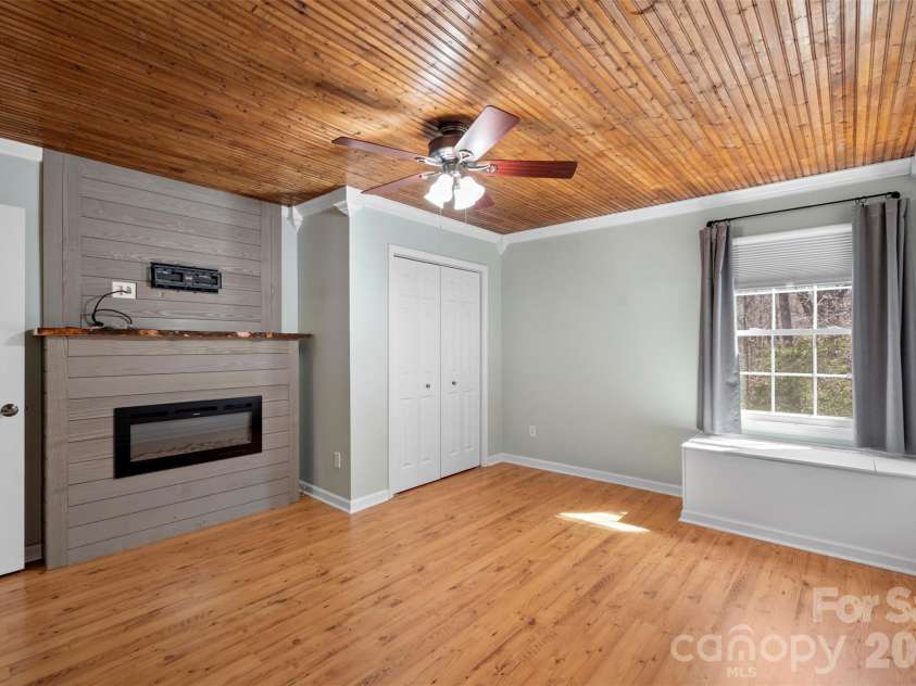 8003 Pine Oak Road, Waxhaw, NC 28173.  MLS# CAR4359335, YatesRealty ID 20383. 