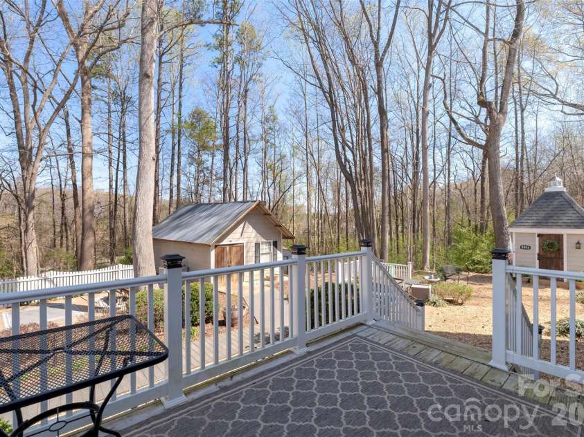8003 Pine Oak Road, Waxhaw, NC 28173.  MLS# CAR4359335, YatesRealty ID 20383. 