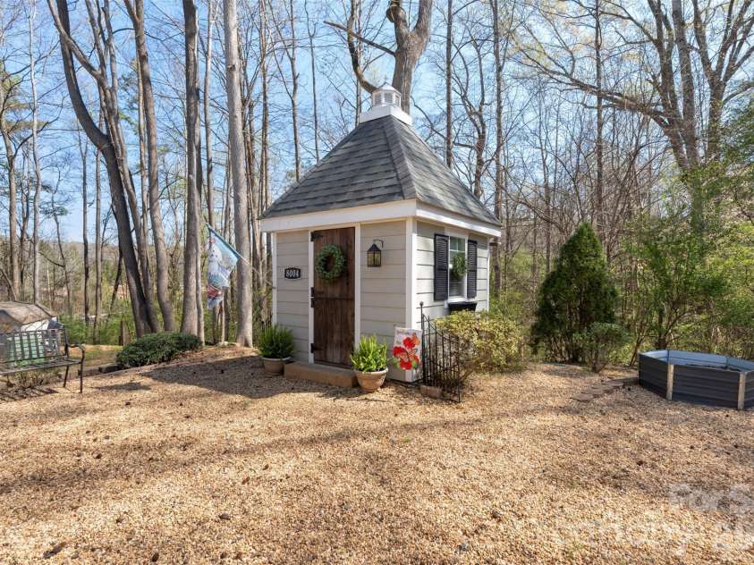 8003 Pine Oak Road, Waxhaw, NC 28173.  MLS# CAR4359335, YatesRealty ID 20383. 